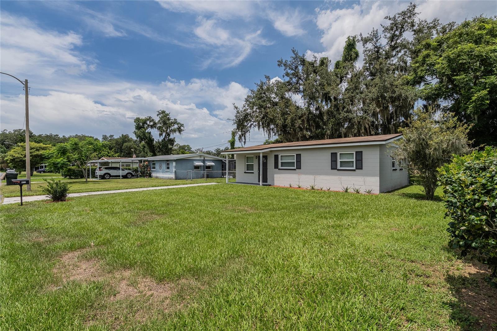 Image 4 of 33 For 511 Garden Drive N