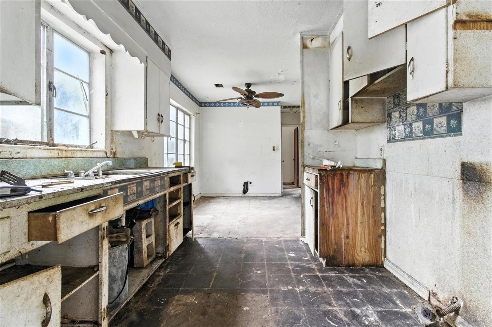 Listing photo id 9 for 1822 Jefferson Street