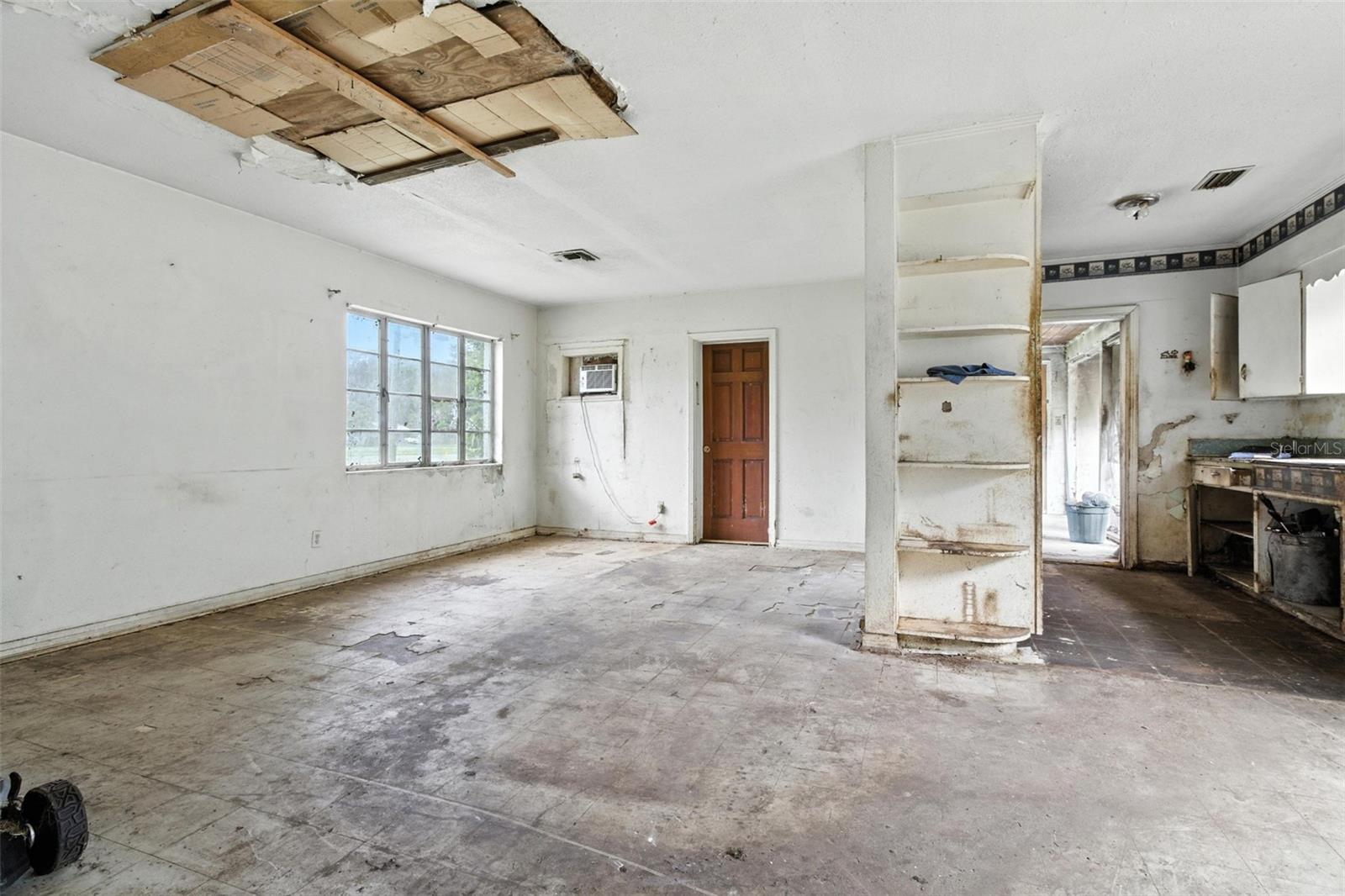 Listing photo id 10 for 1822 Jefferson Street
