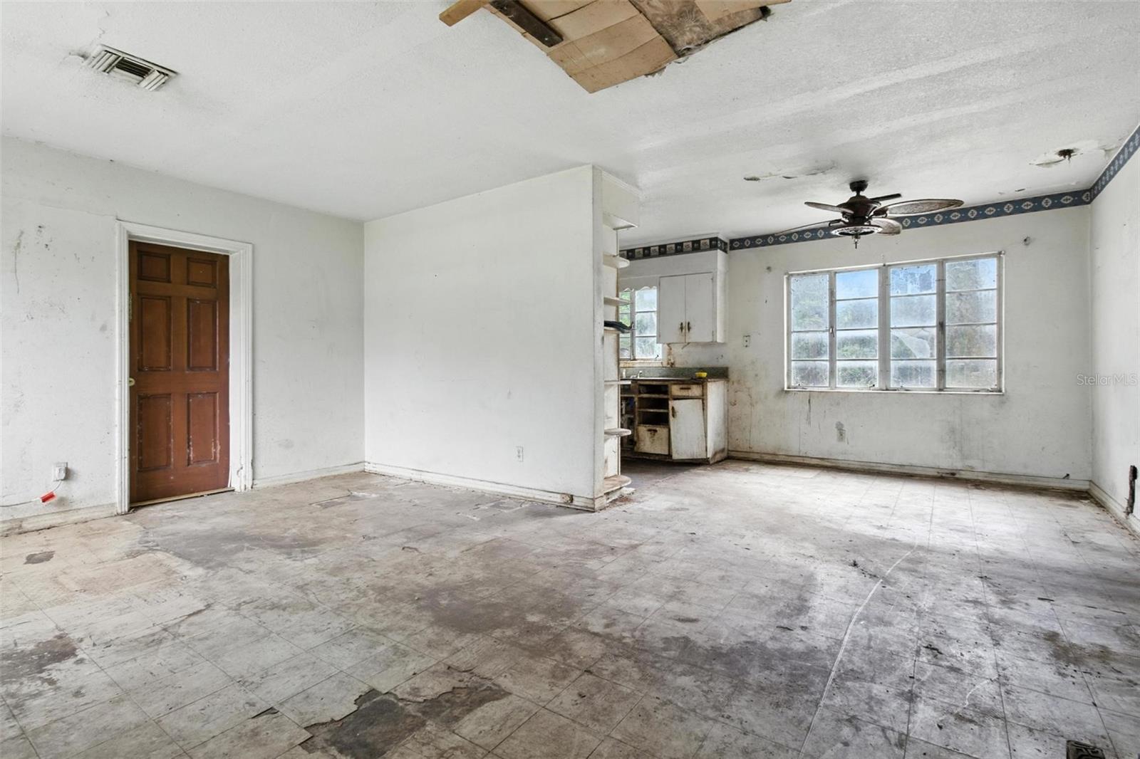 Listing photo id 11 for 1822 Jefferson Street