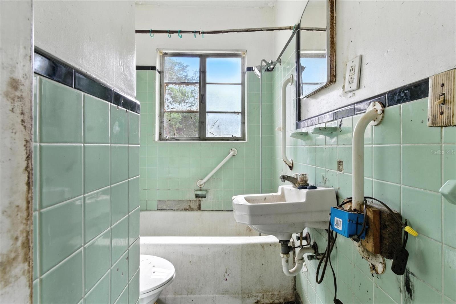 Listing photo id 14 for 1822 Jefferson Street