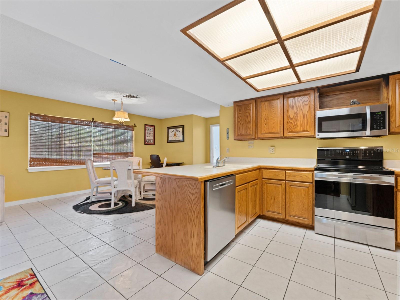 Image 12 of 40 For 1374 Wexford Drive S
