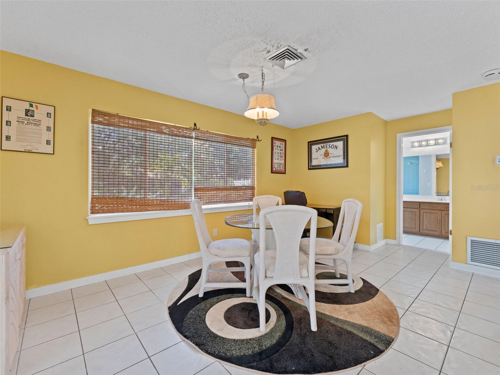Image 13 of 40 For 1374 Wexford Drive S