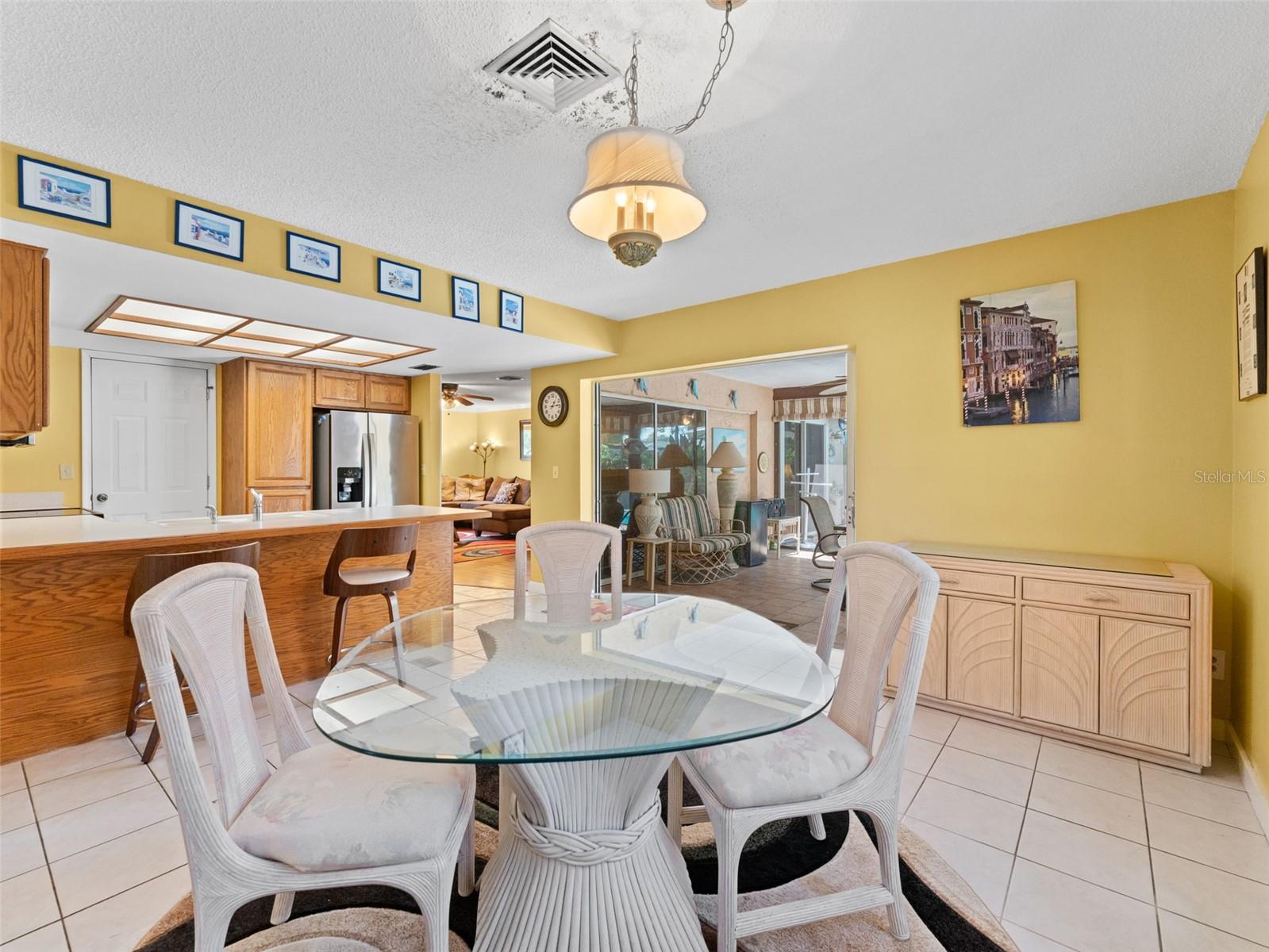 Image 14 of 40 For 1374 Wexford Drive S