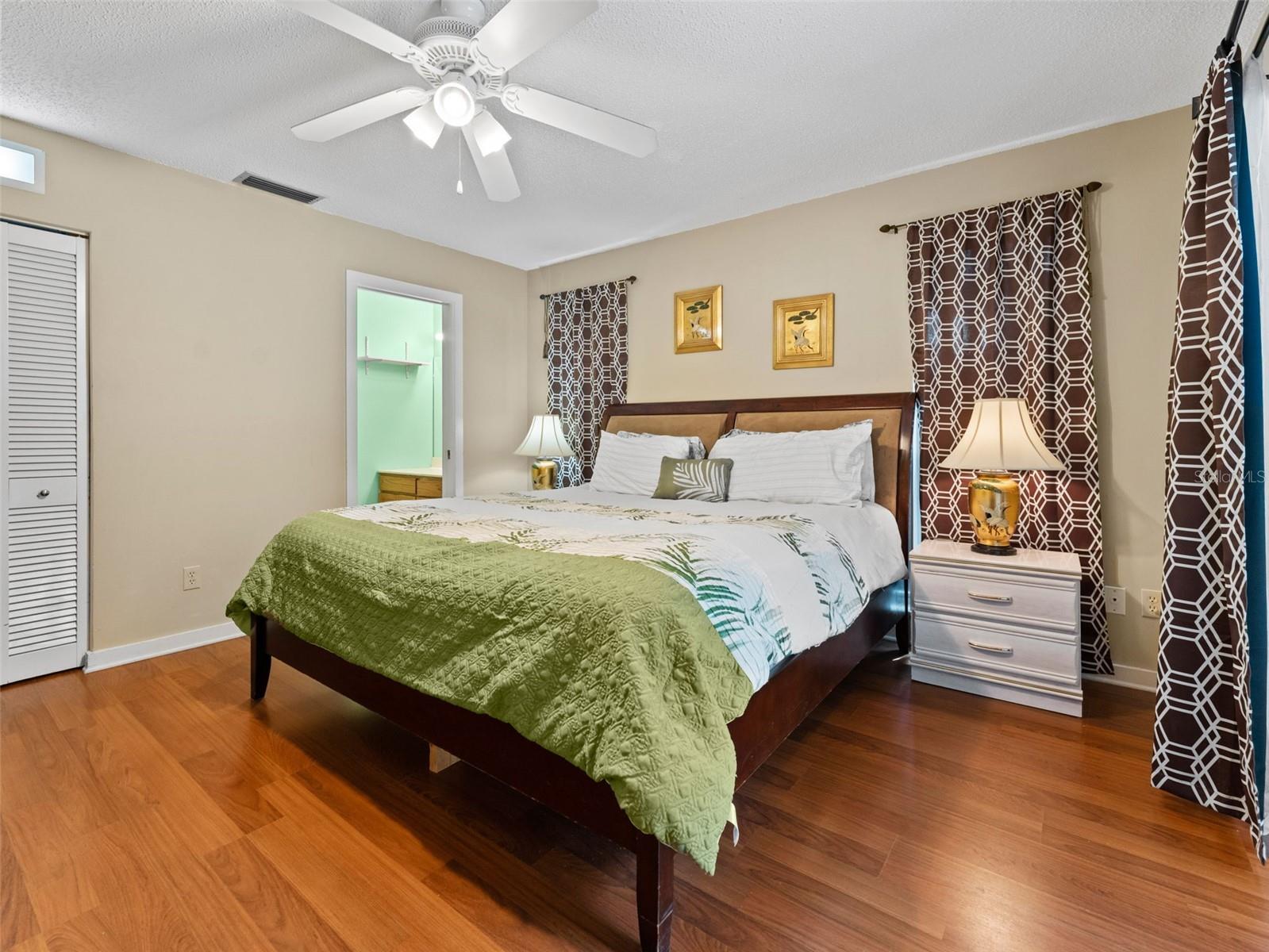 Image 15 of 40 For 1374 Wexford Drive S