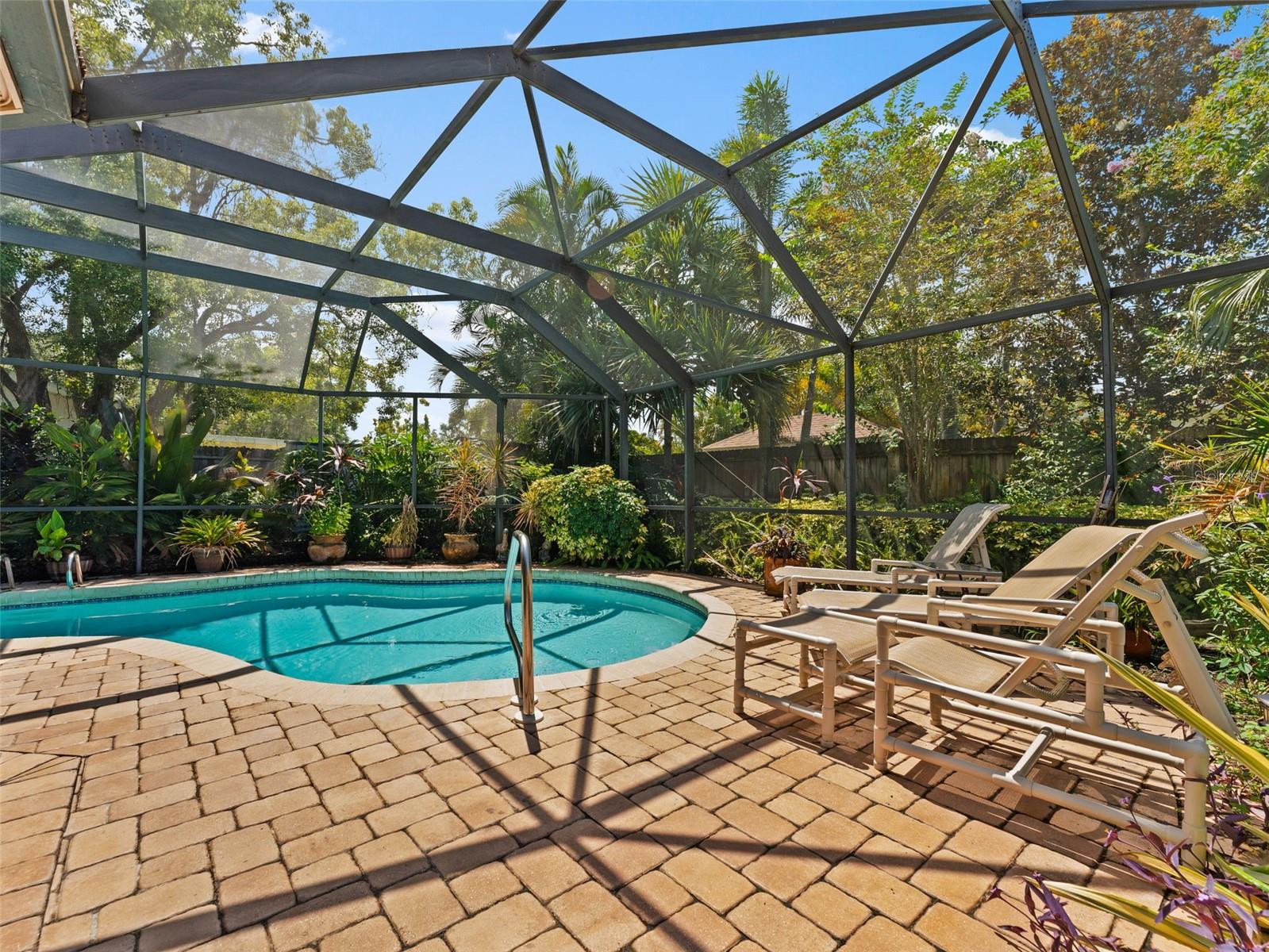Image 27 of 40 For 1374 Wexford Drive S