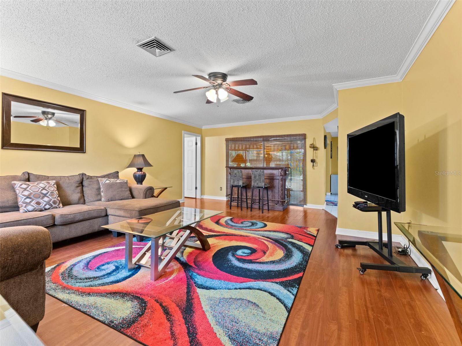 Image 3 of 40 For 1374 Wexford Drive S