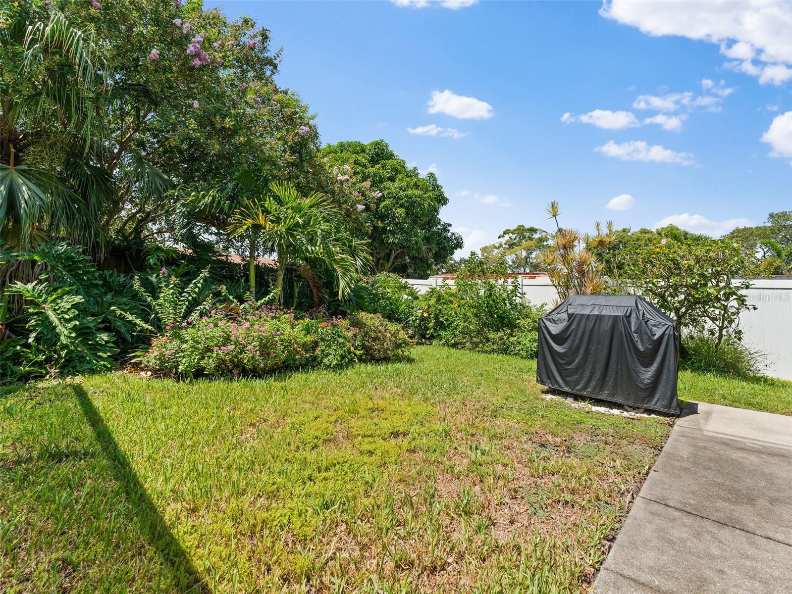 Image 31 of 40 For 1374 Wexford Drive S