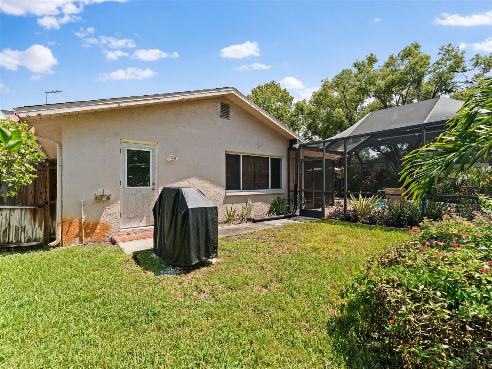Image 32 of 40 For 1374 Wexford Drive S