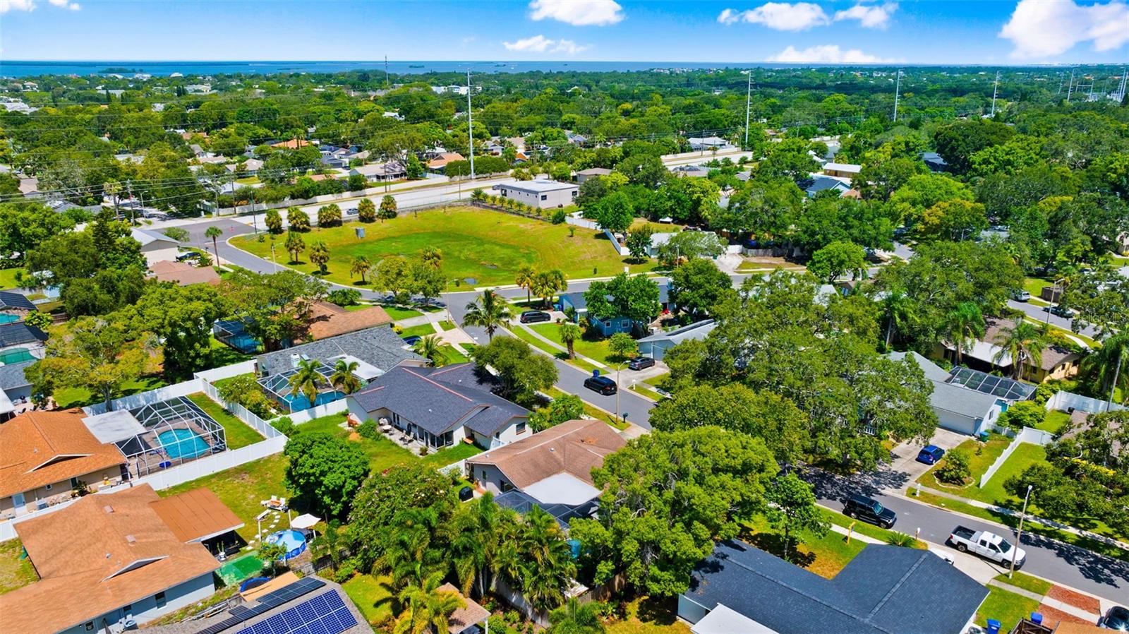 Image 37 of 40 For 1374 Wexford Drive S