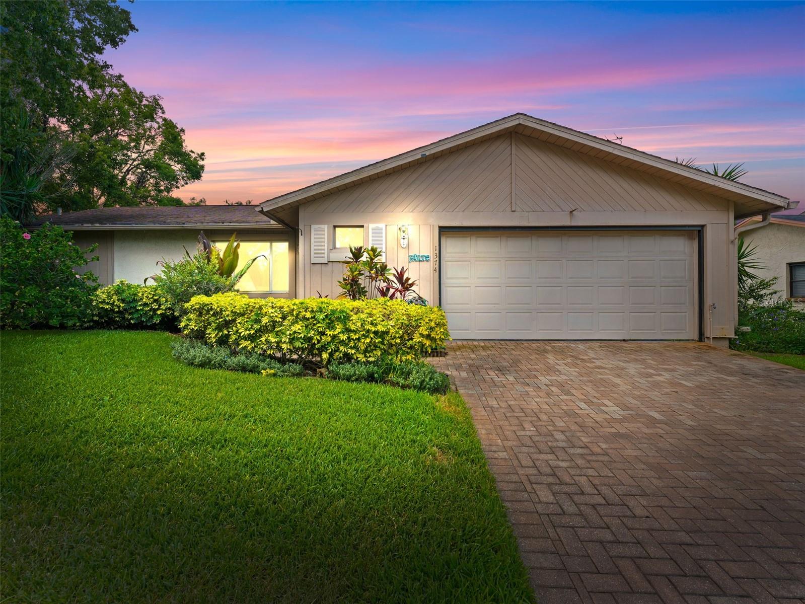 Image 6 of 40 For 1374 Wexford Drive S