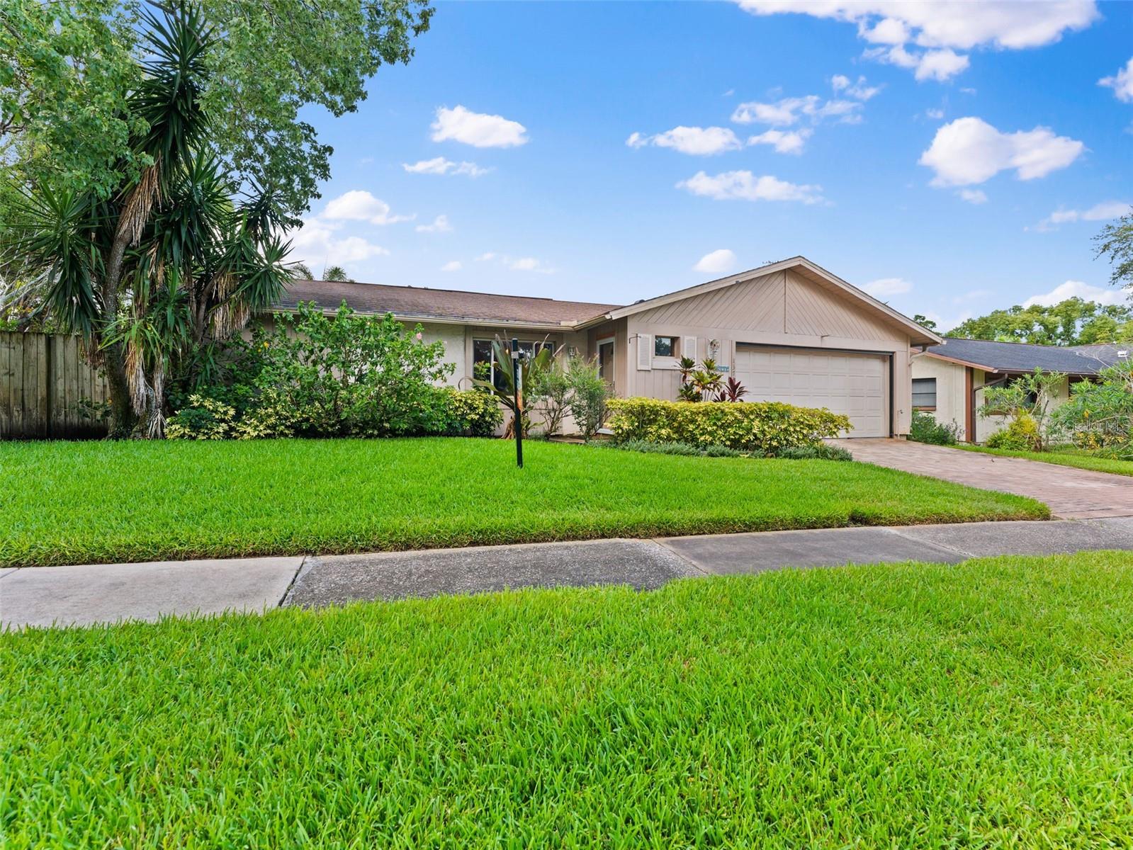 Image 7 of 40 For 1374 Wexford Drive S