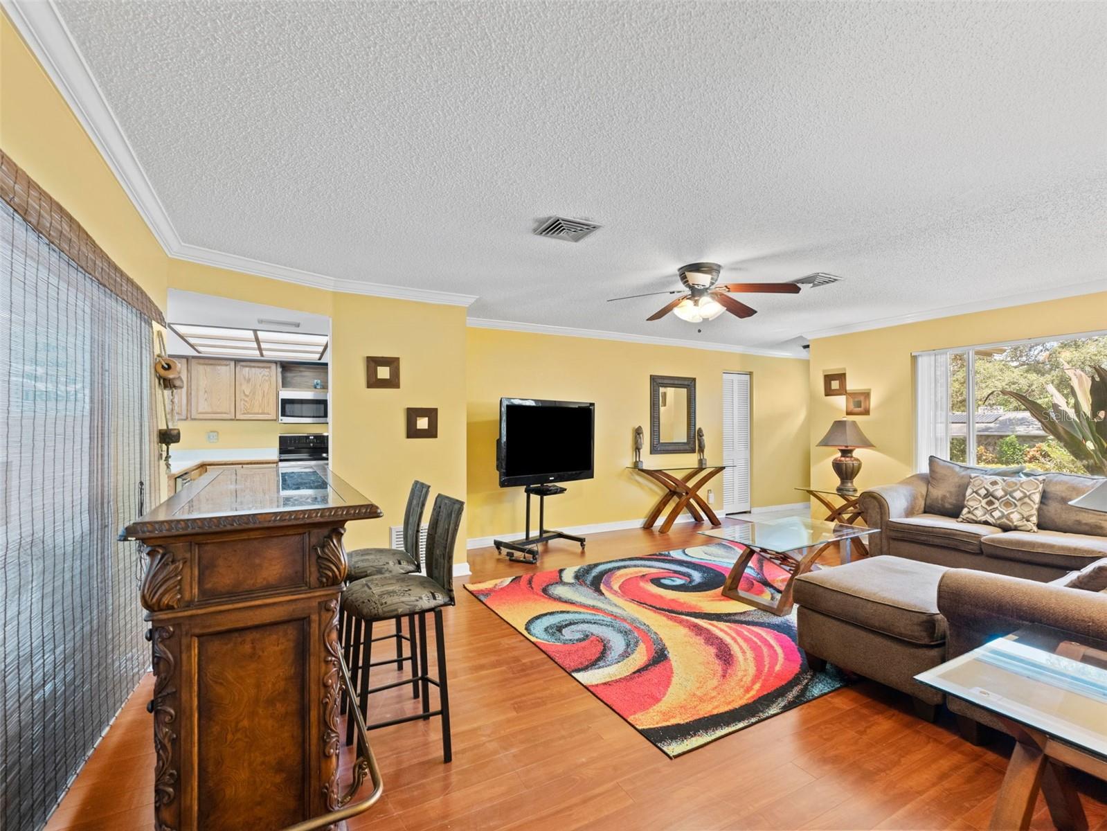 Image 8 of 40 For 1374 Wexford Drive S