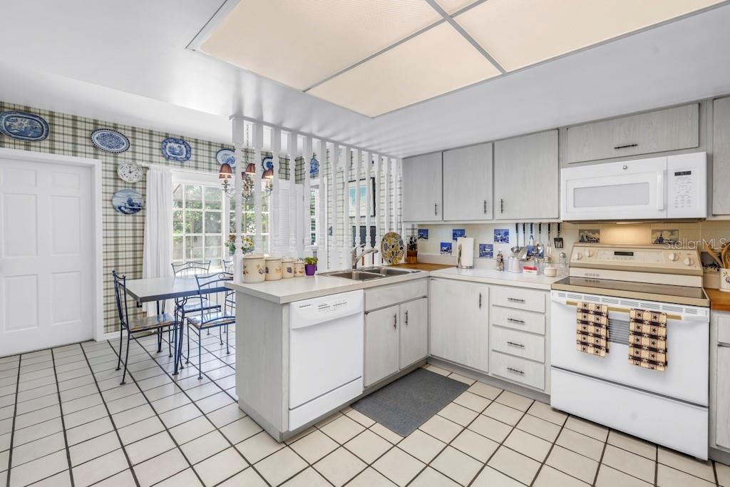 Image 17 of 48 For 8229 22nd Avenue N