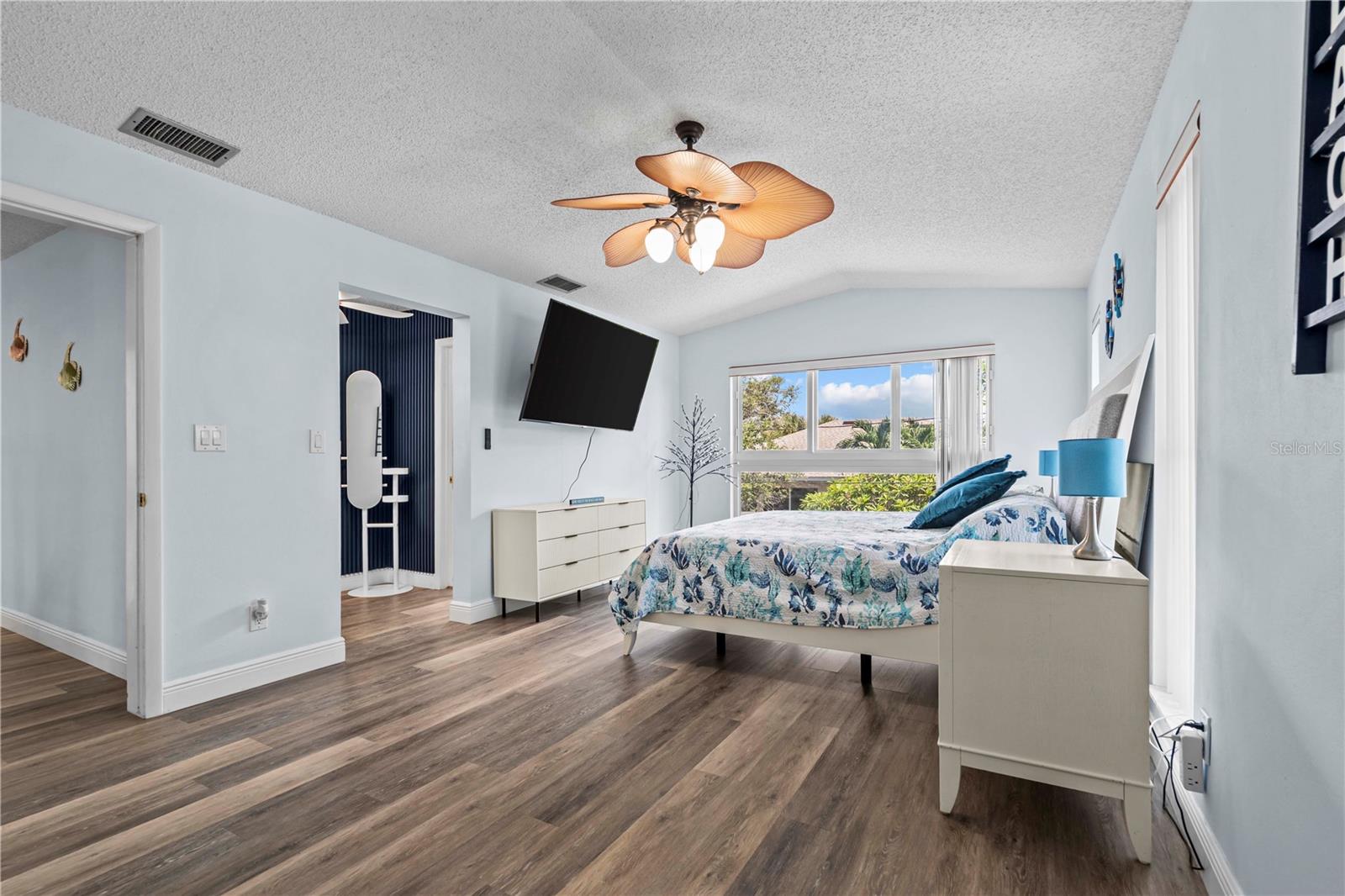 Image 37 of 72 For 107 Causeway Boulevard