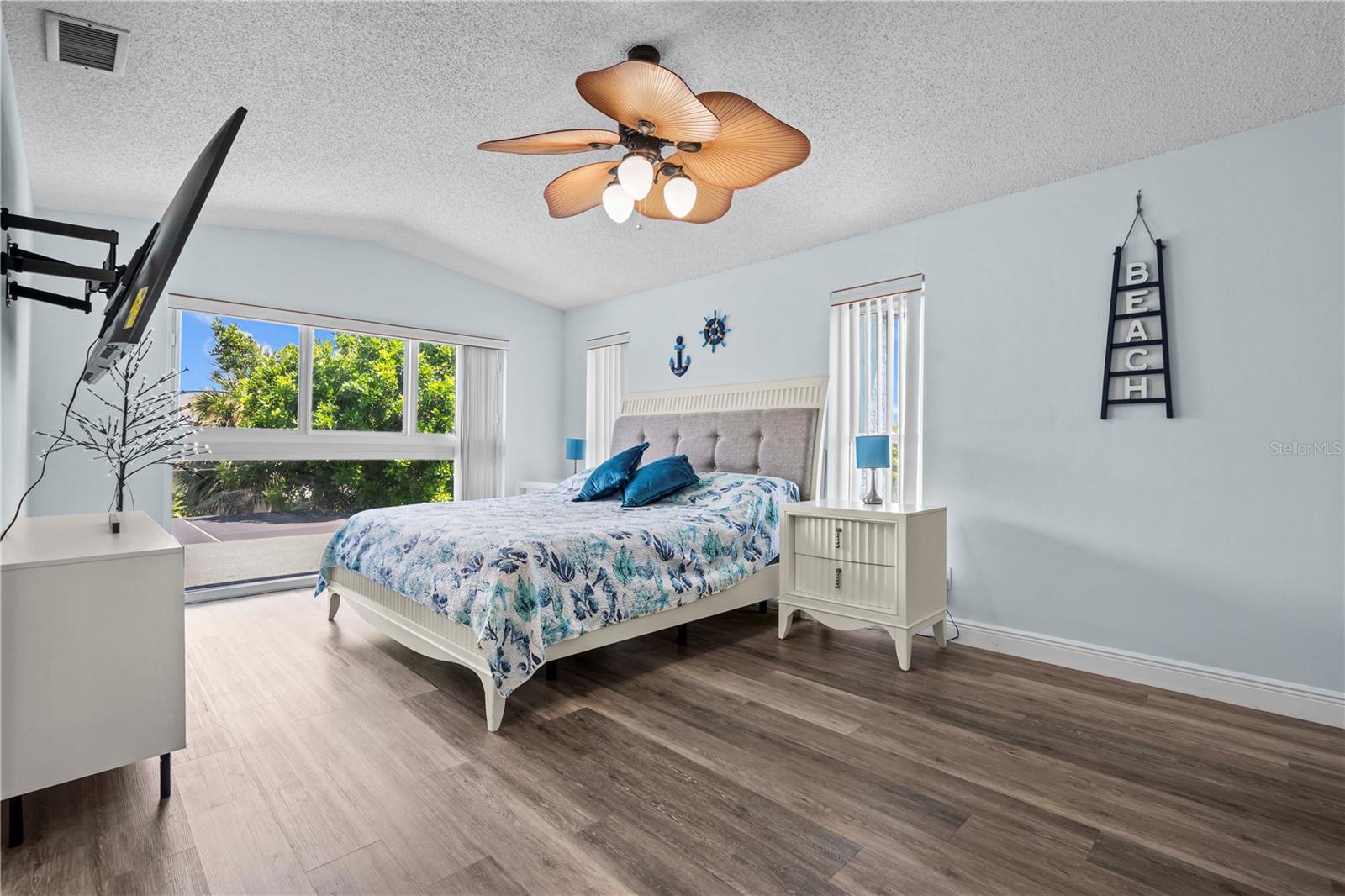 Image 41 of 72 For 107 Causeway Boulevard
