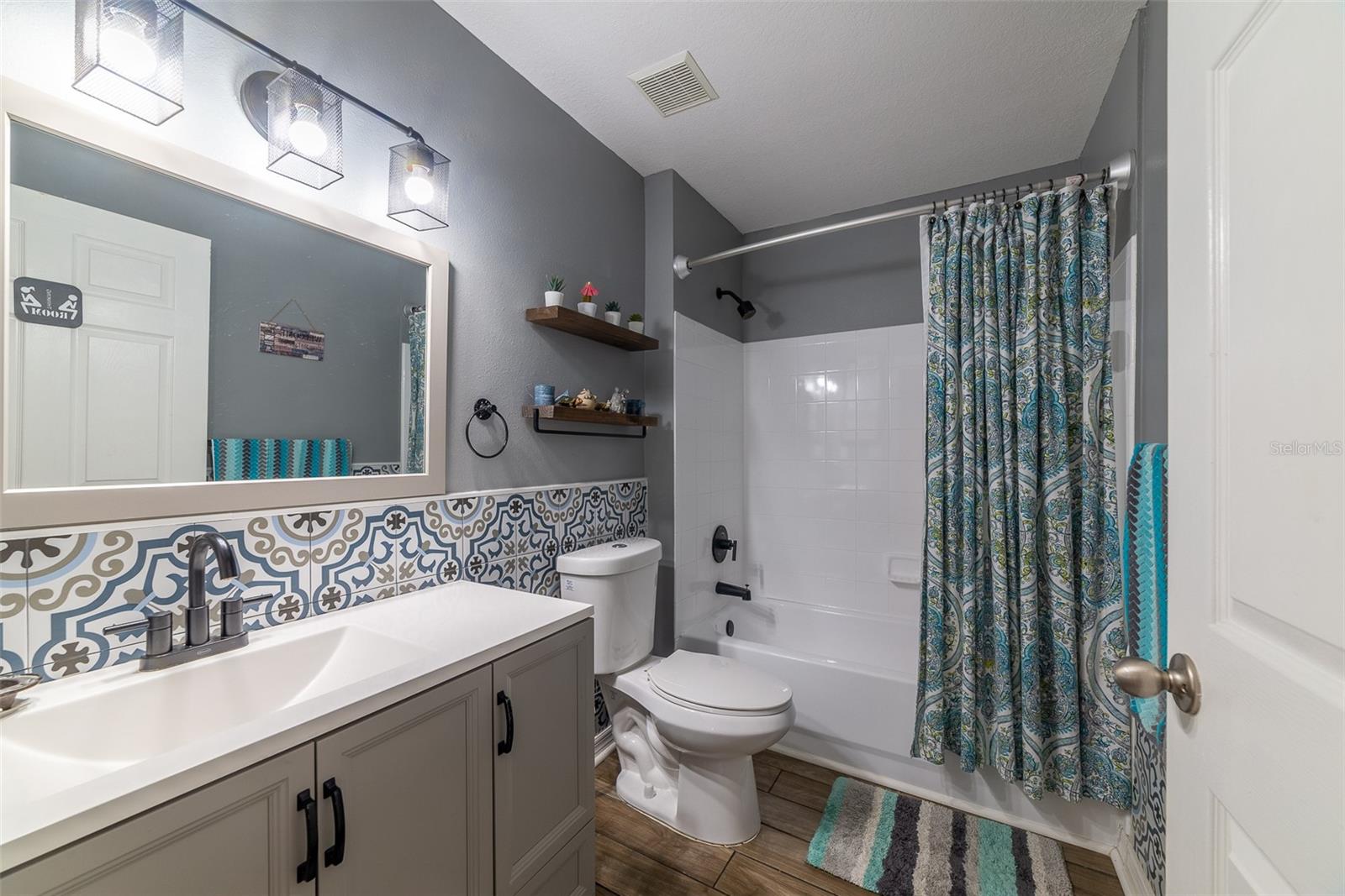 Image 21 of 30 For 9266 Lake Chase Island Way 9266