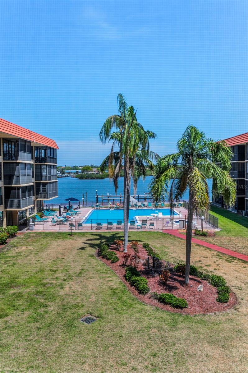 Image 10 of 61 For 19701 Gulf Boulevard 323