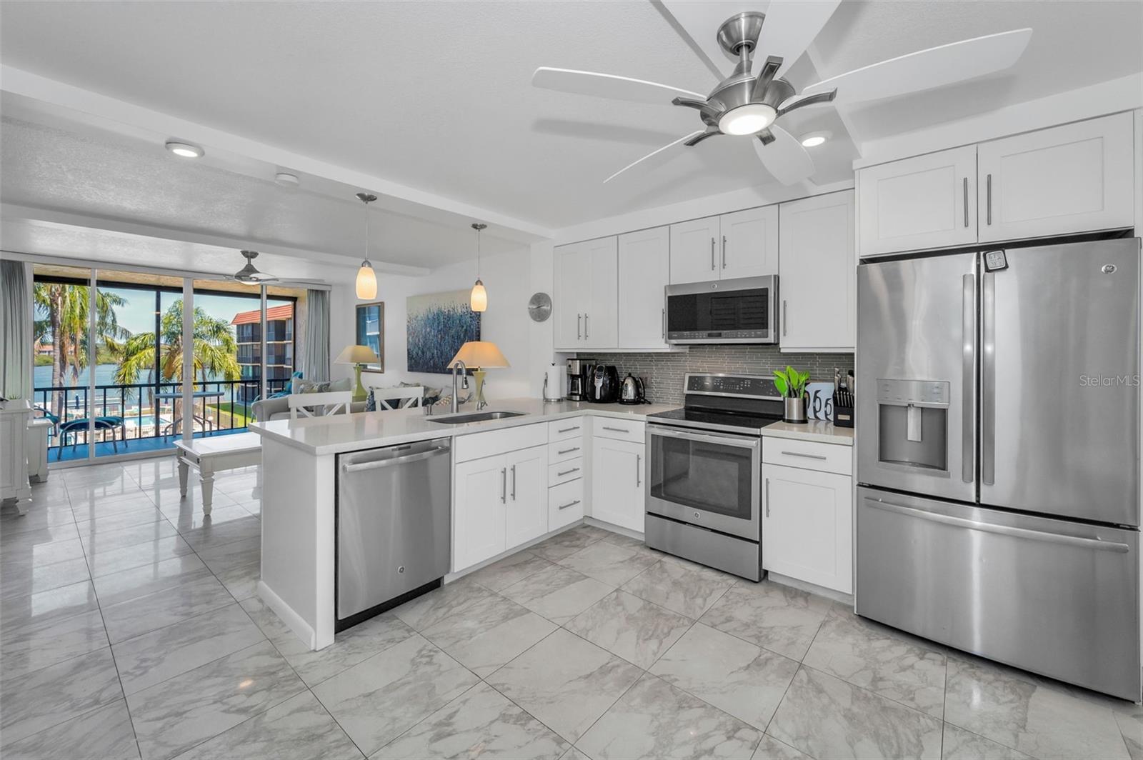 Image 18 of 61 For 19701 Gulf Boulevard 323