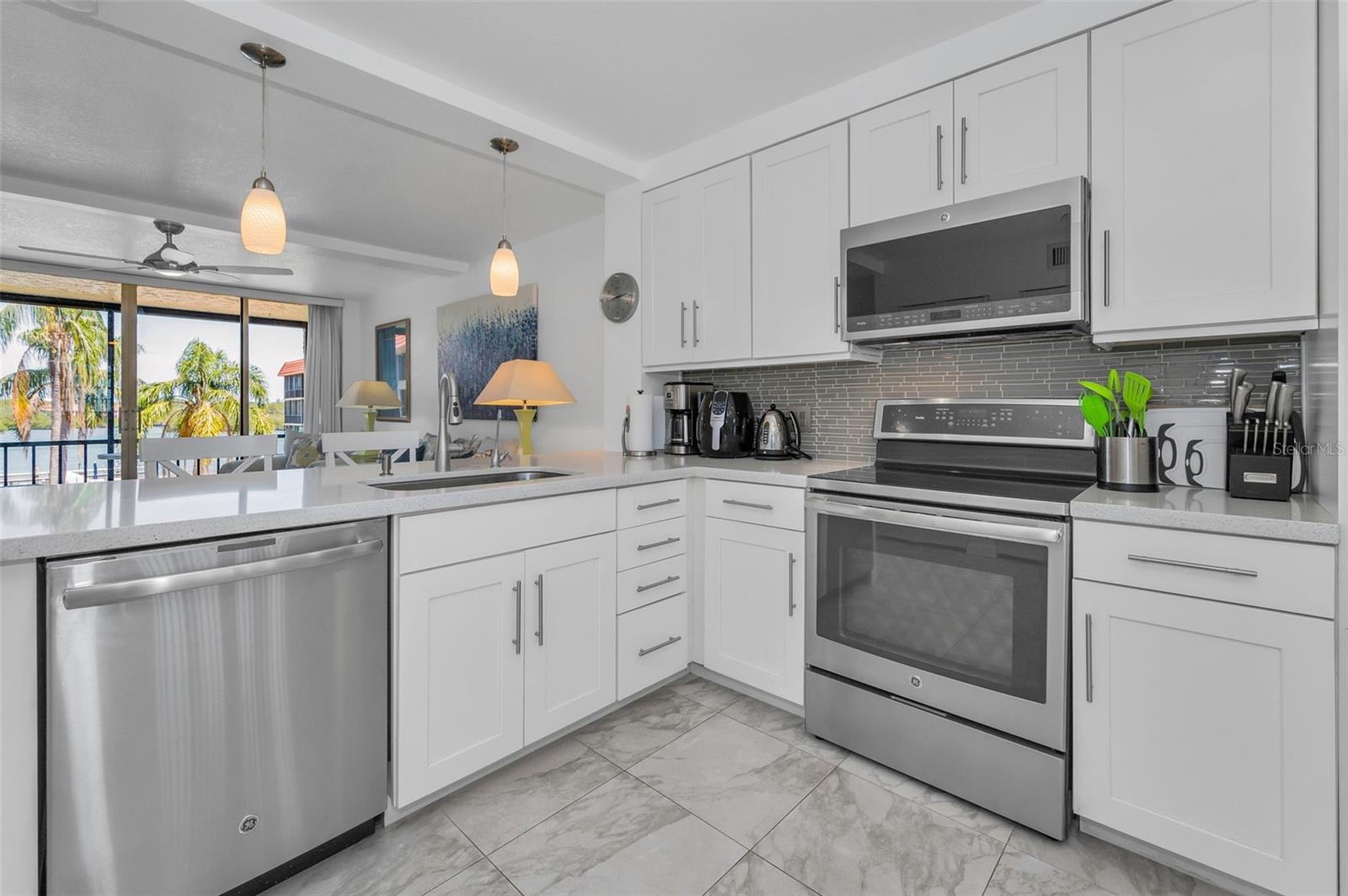 Image 21 of 61 For 19701 Gulf Boulevard 323