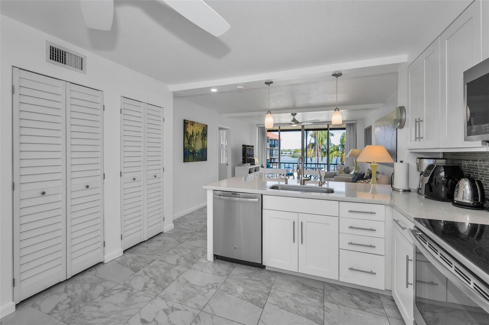 Image 22 of 61 For 19701 Gulf Boulevard 323