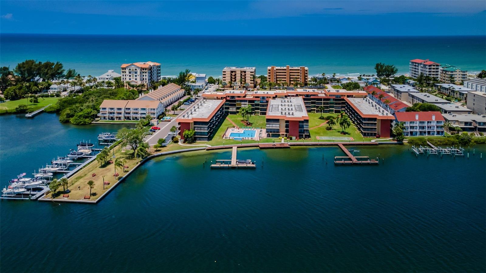 Image 3 of 61 For 19701 Gulf Boulevard 323