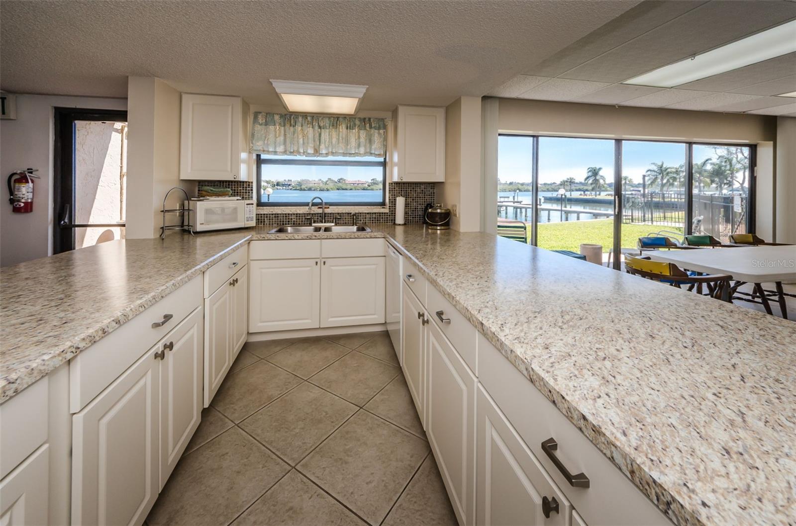 Image 42 of 61 For 19701 Gulf Boulevard 323