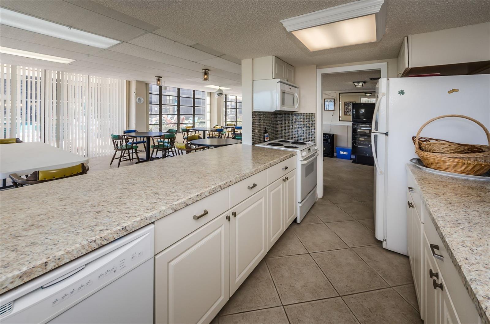 Image 43 of 61 For 19701 Gulf Boulevard 323
