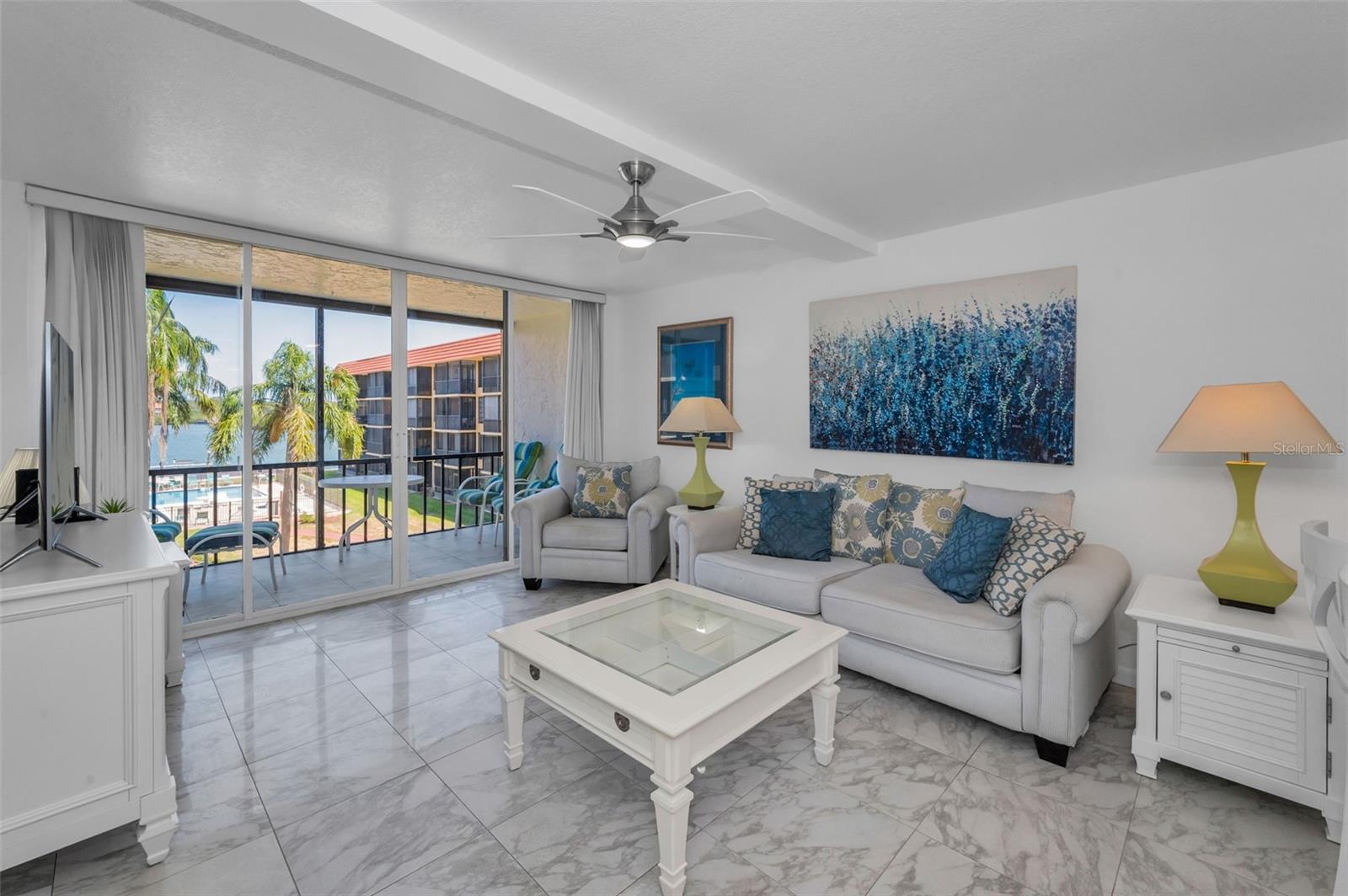 Image 5 of 61 For 19701 Gulf Boulevard 323