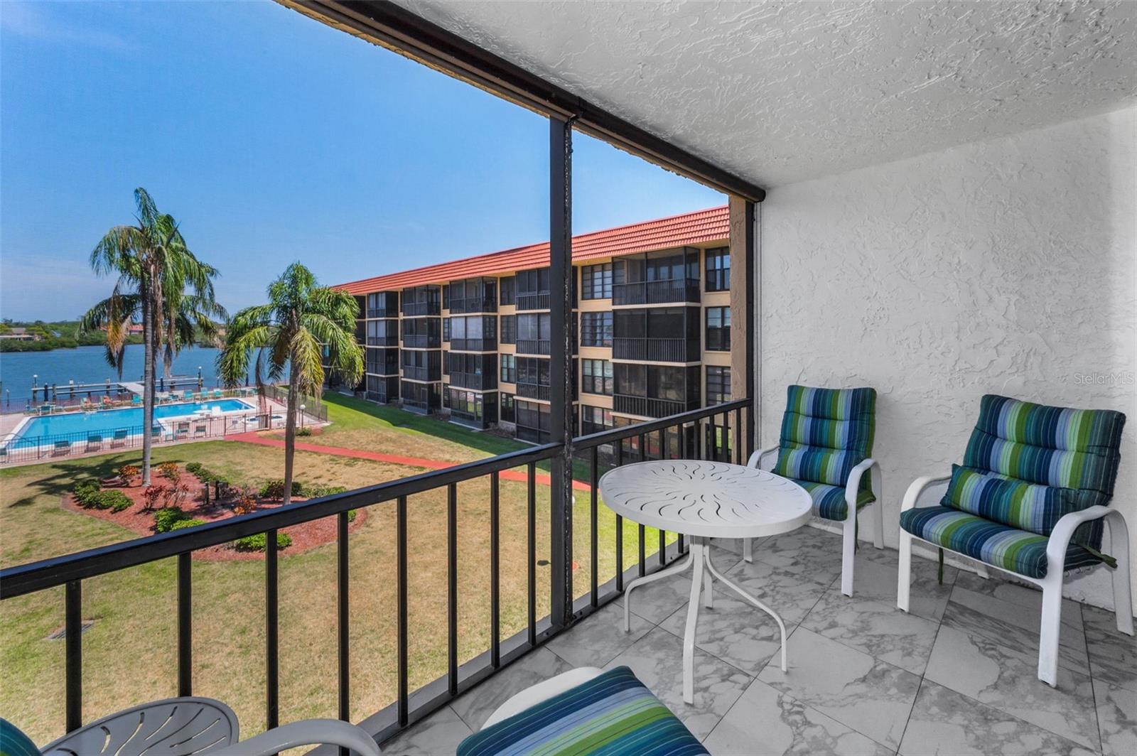 Image 8 of 61 For 19701 Gulf Boulevard 323