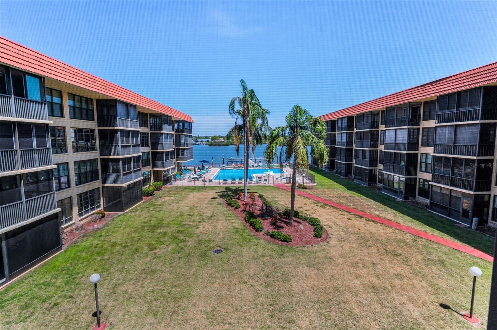 Image 9 of 61 For 19701 Gulf Boulevard 323
