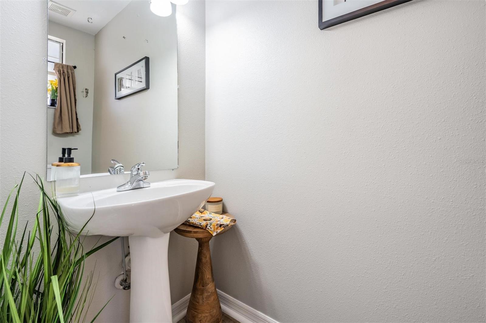 Image 18 of 46 For 9712 Forestdale Court