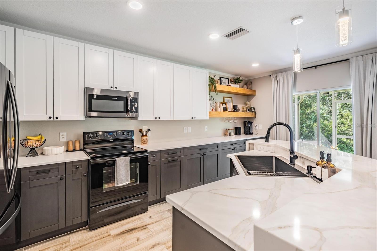Image 6 of 46 For 9712 Forestdale Court