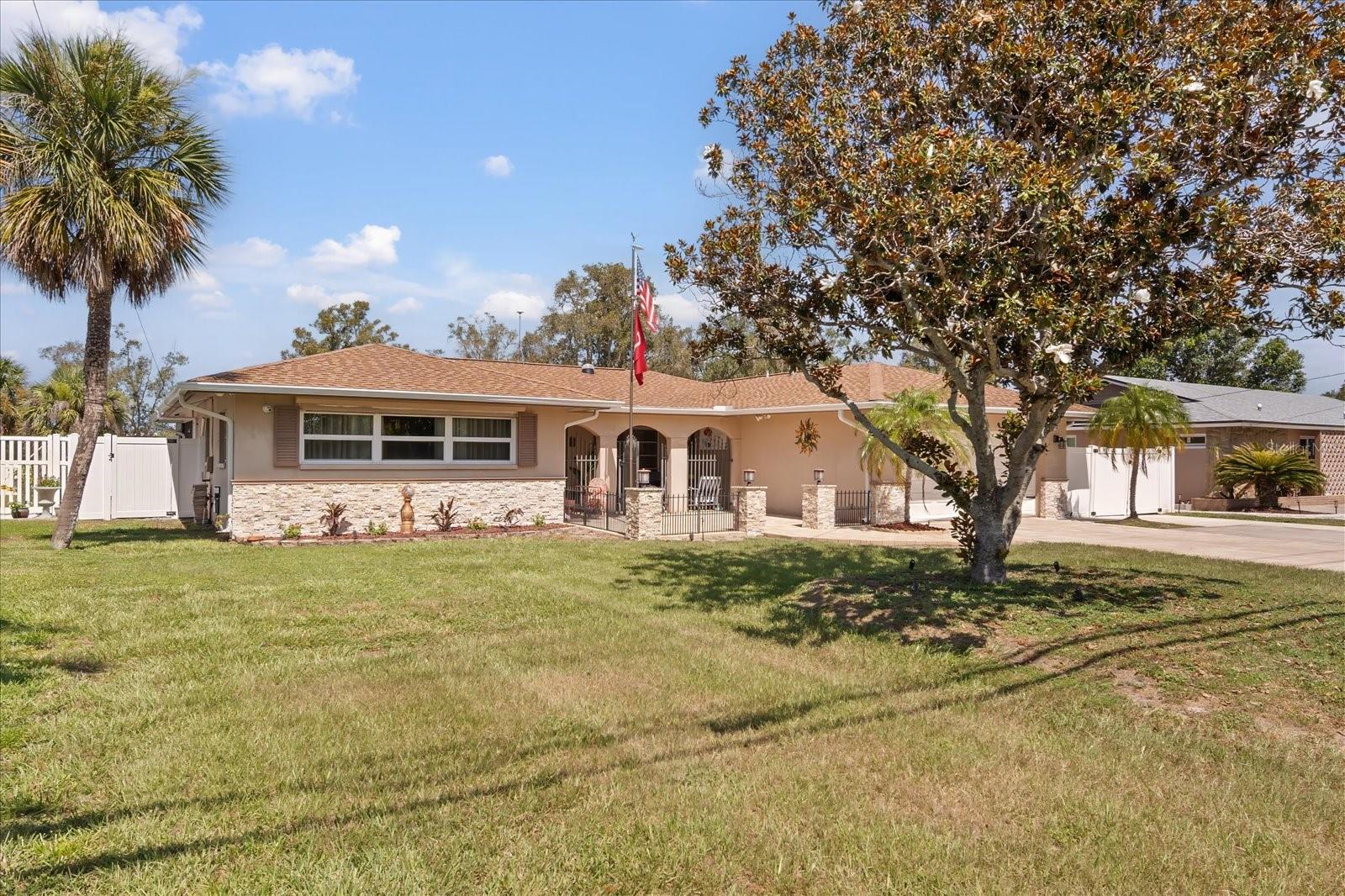 Image 2 of 62 For 9576 Oakhurst Road