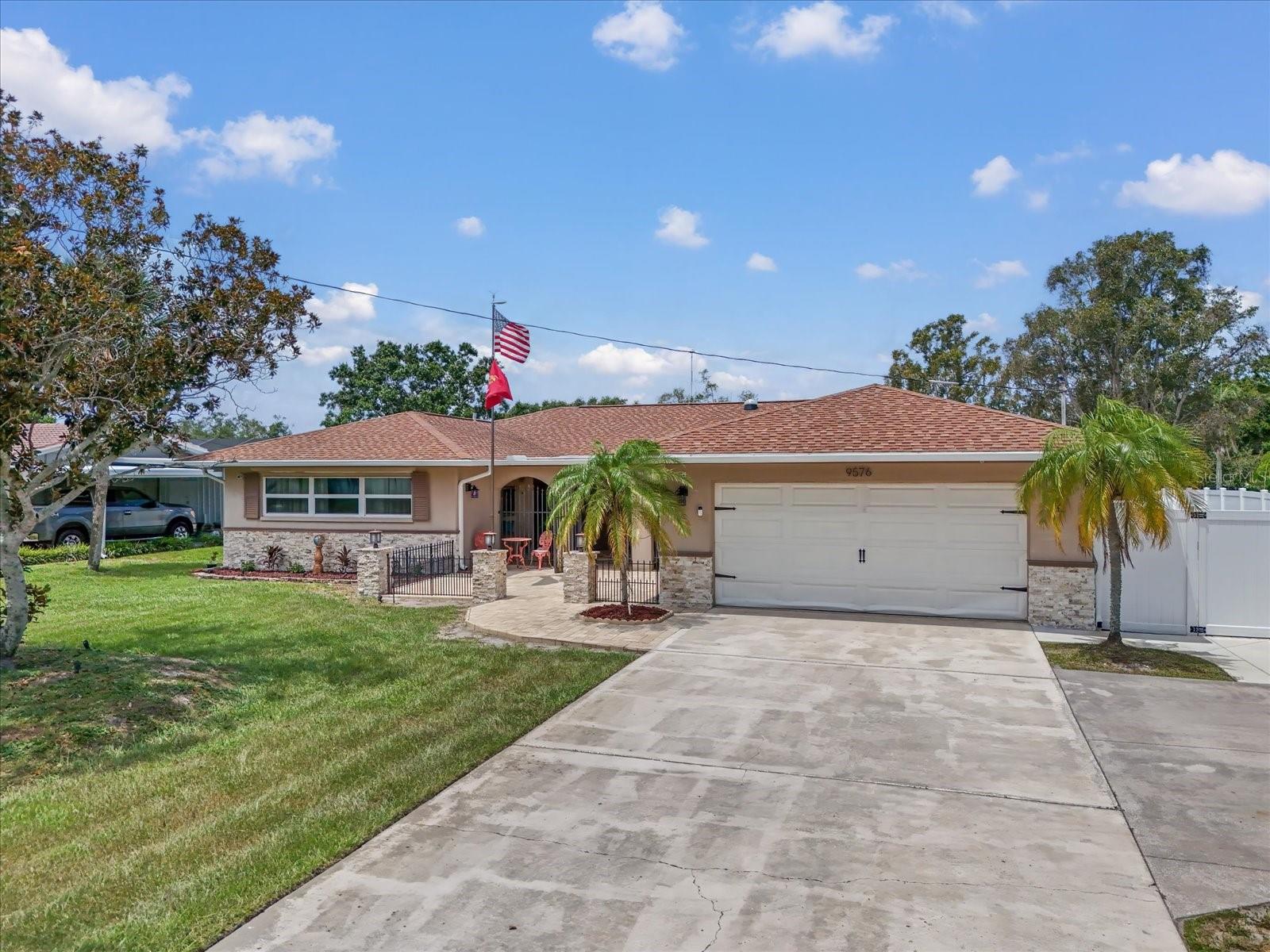 Image 4 of 62 For 9576 Oakhurst Road