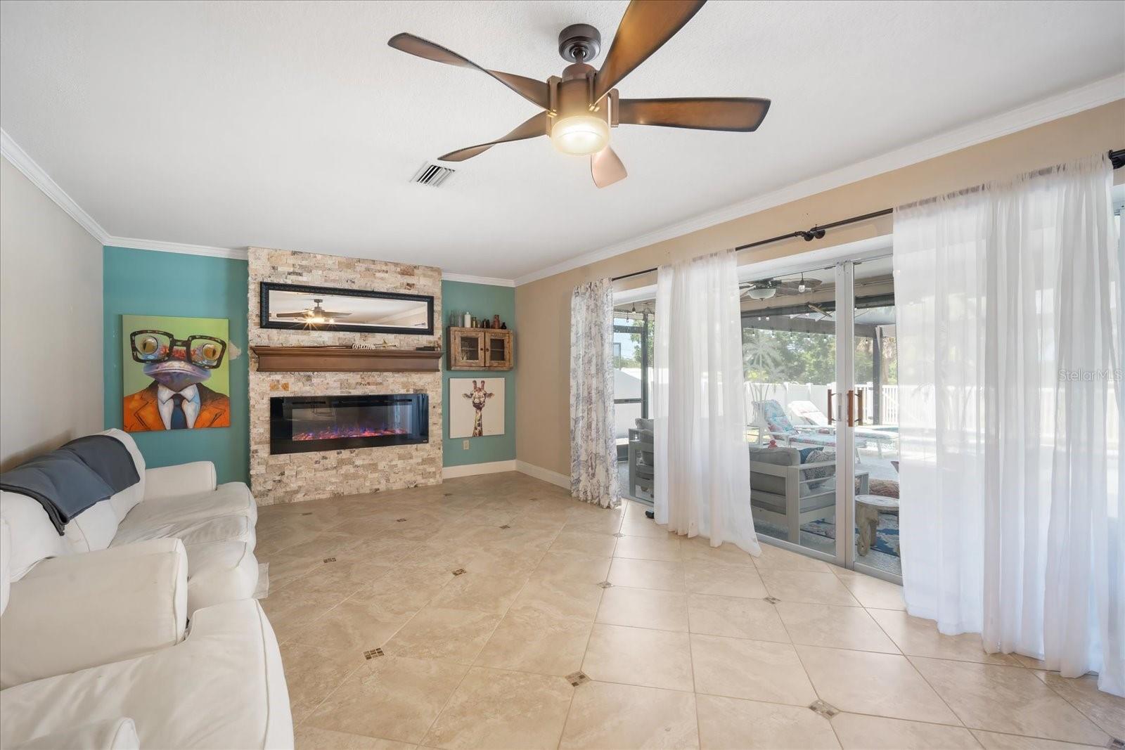 Image 8 of 62 For 9576 Oakhurst Road