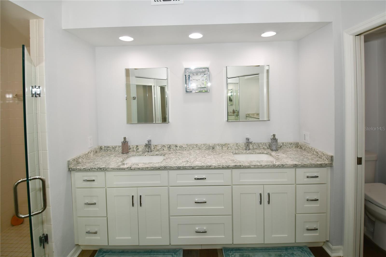 Image 10 of 43 For 6425 Shoreline Drive 10102