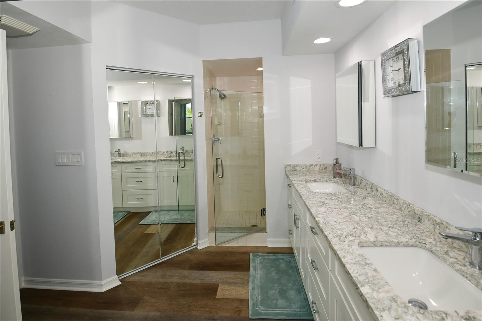 Image 11 of 43 For 6425 Shoreline Drive 10102