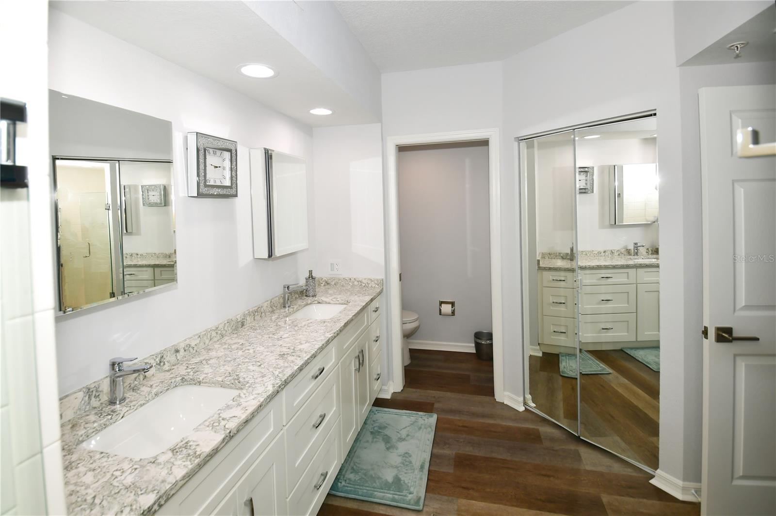 Image 12 of 43 For 6425 Shoreline Drive 10102