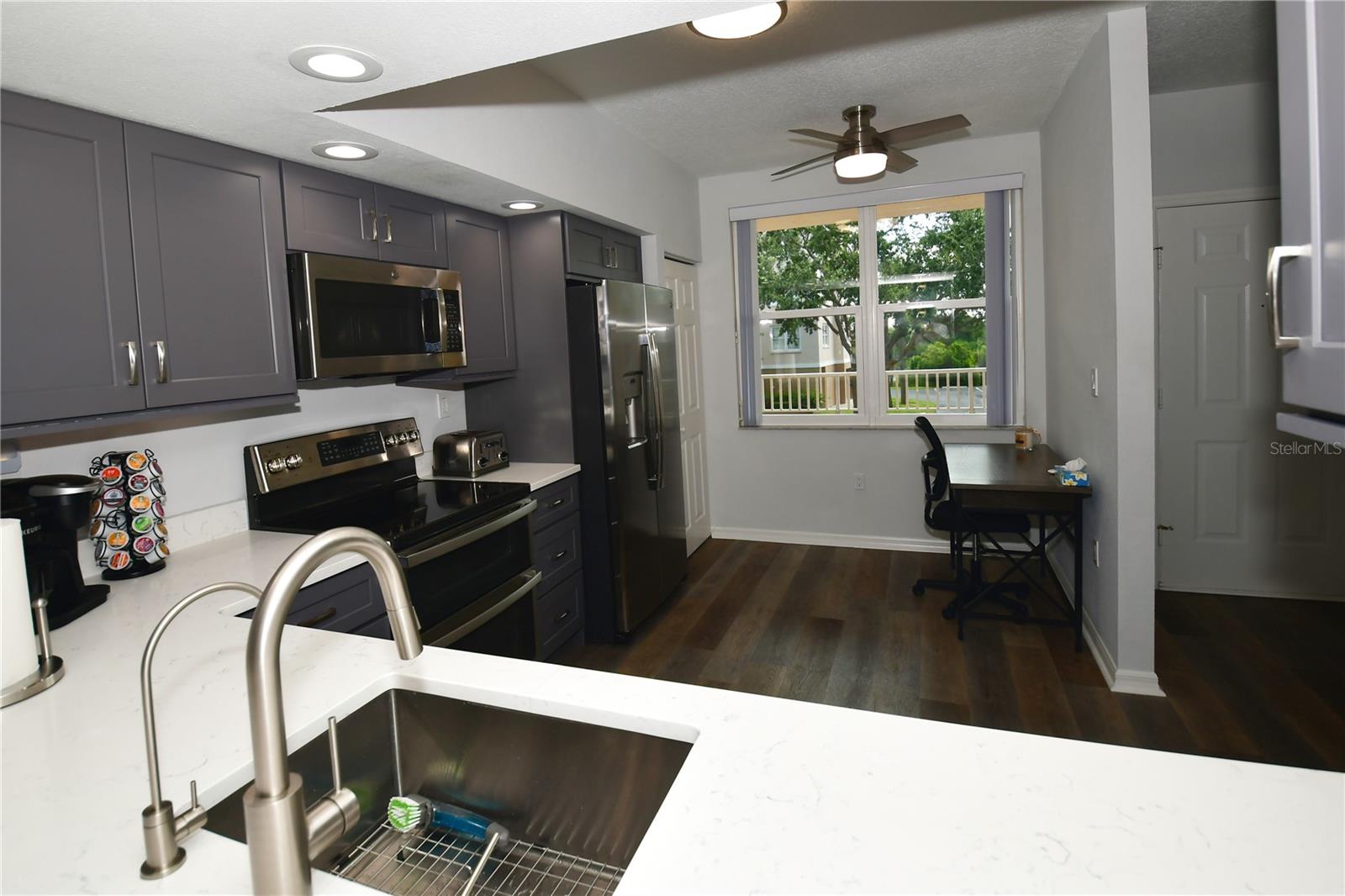 Image 6 of 43 For 6425 Shoreline Drive 10102