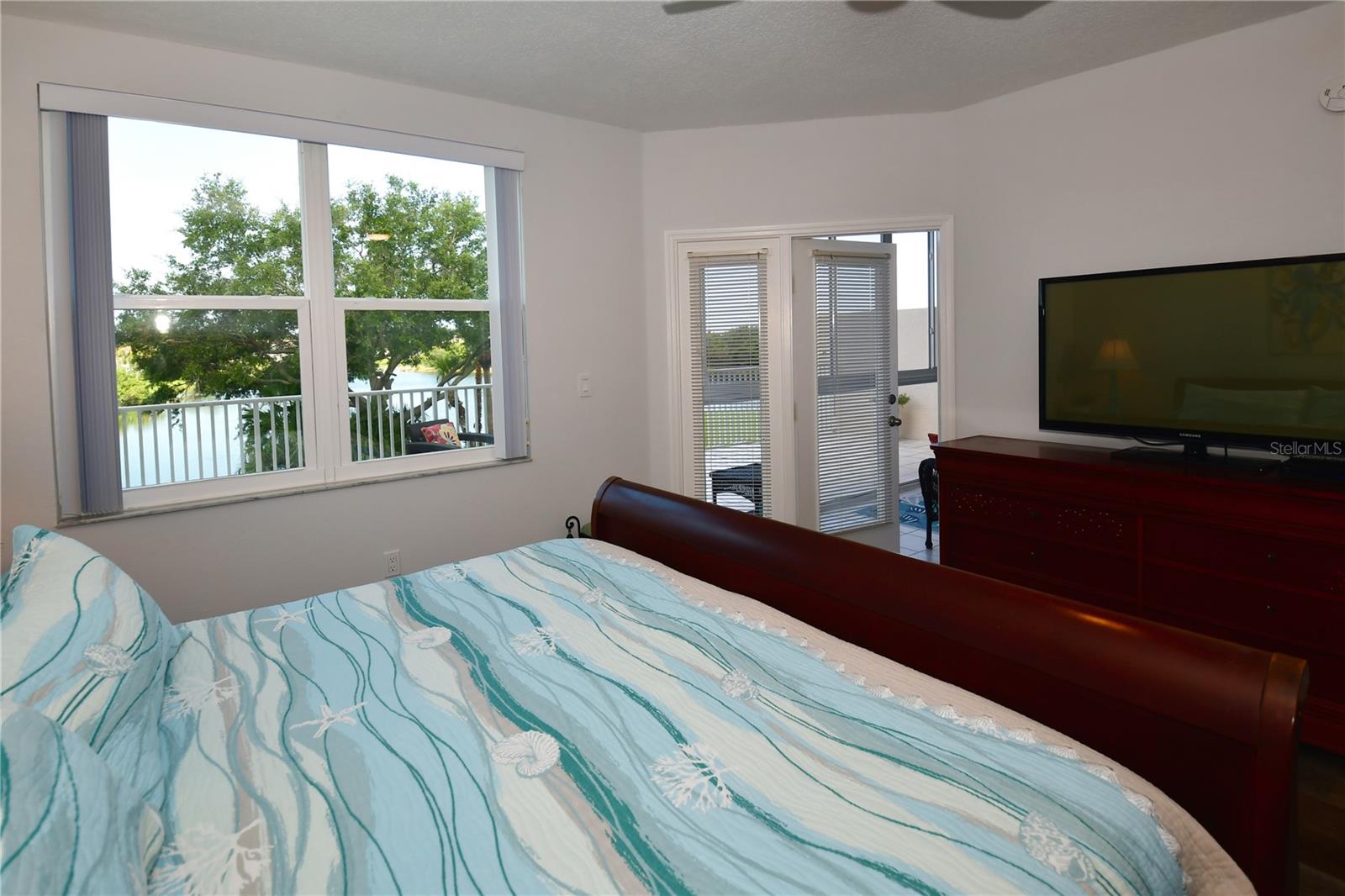 Image 9 of 43 For 6425 Shoreline Drive 10102