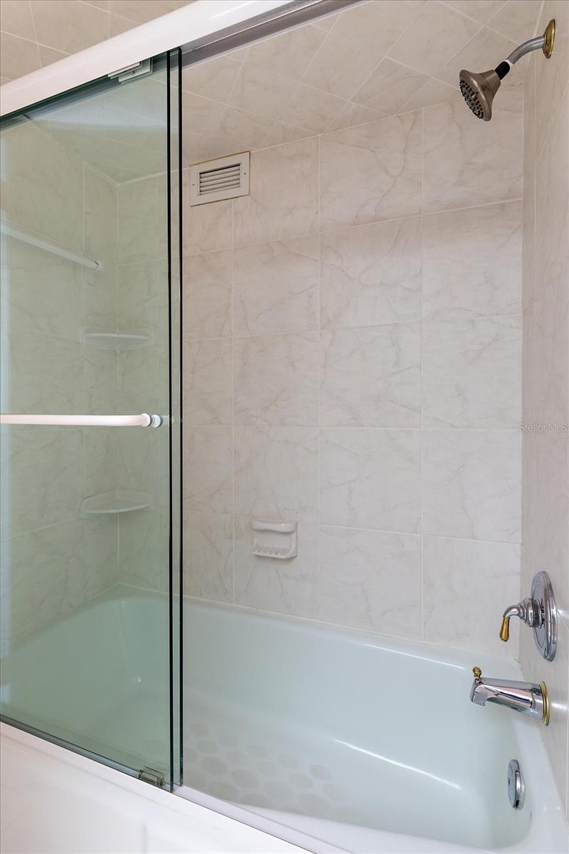 Image 28 of 40 For 220 Belleview Boulevard 709