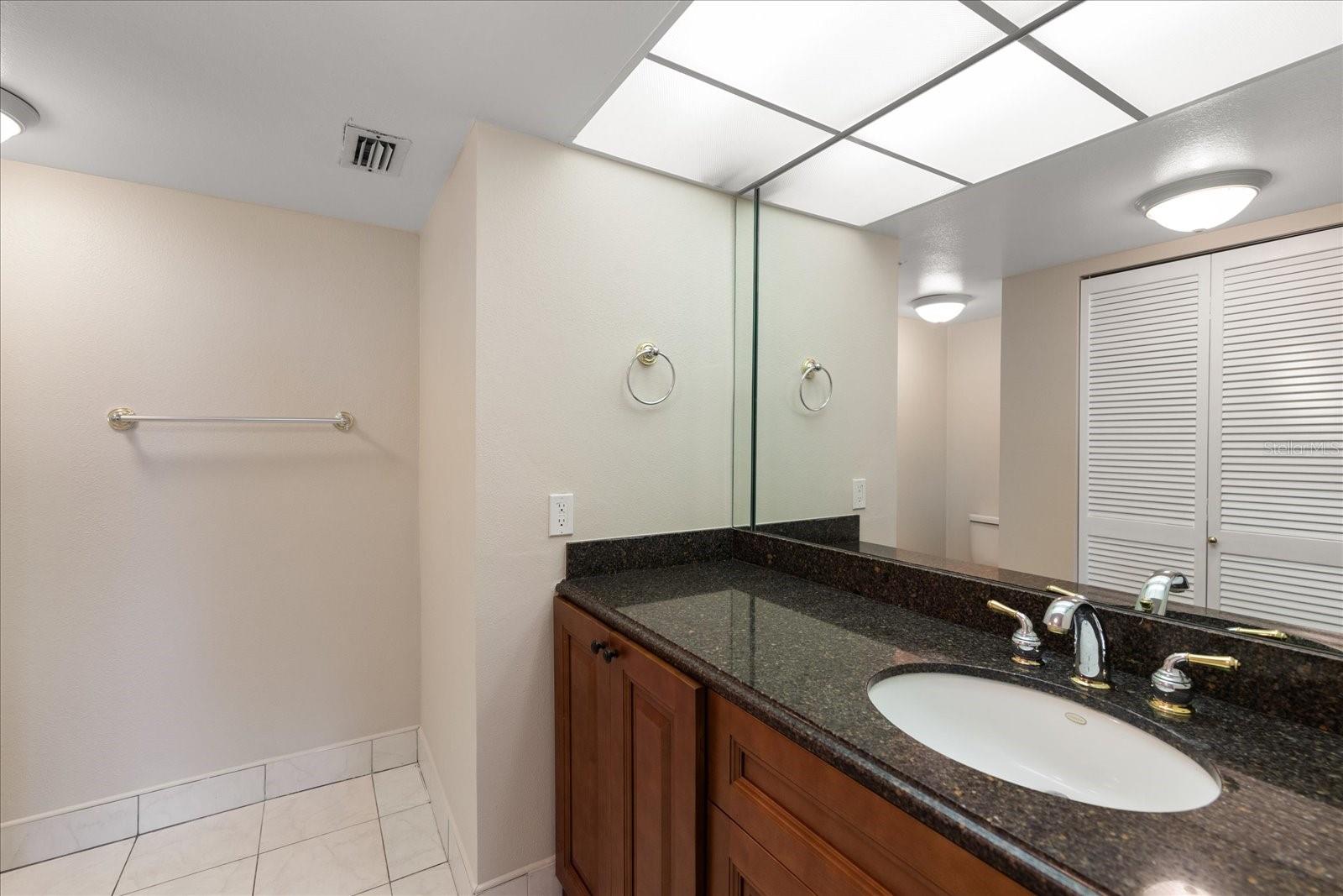 Image 31 of 40 For 220 Belleview Boulevard 709