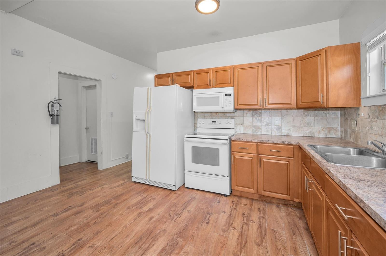 Image 20 of 37 For 1107 Garden Avenue