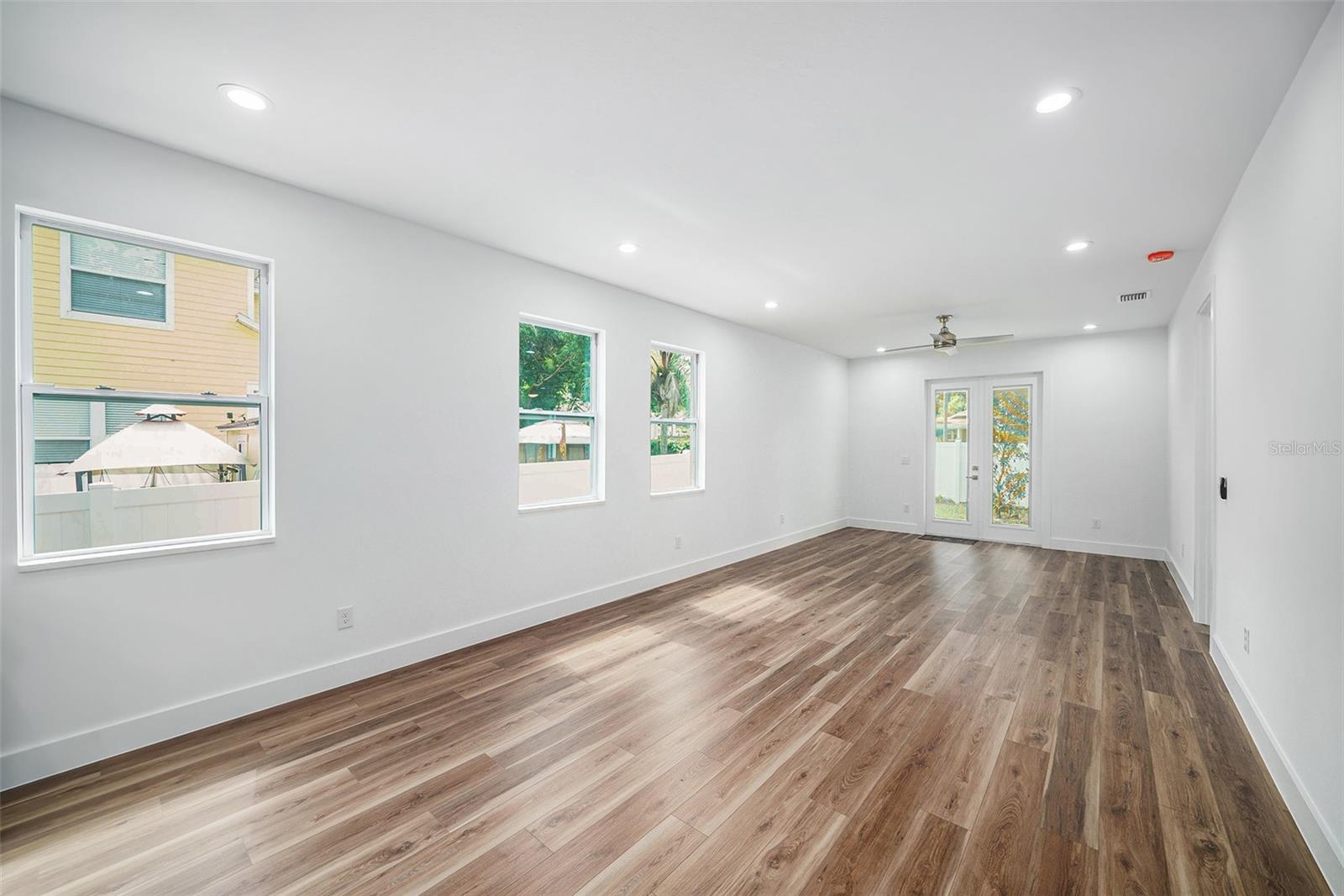 Image 8 of 31 For 1005 Crenshaw Street