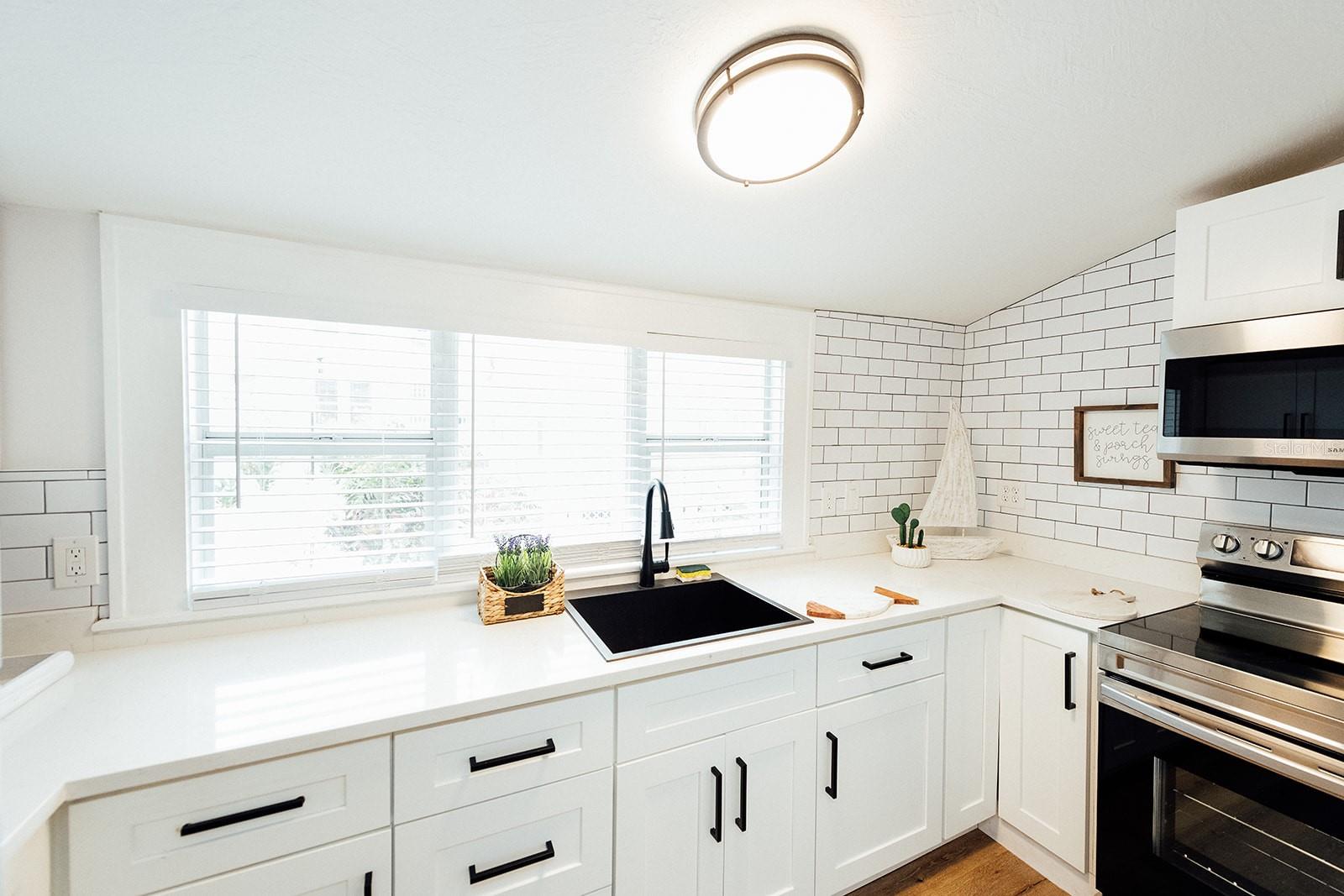 Image 14 of 41 For 809 10th Avenue N 7