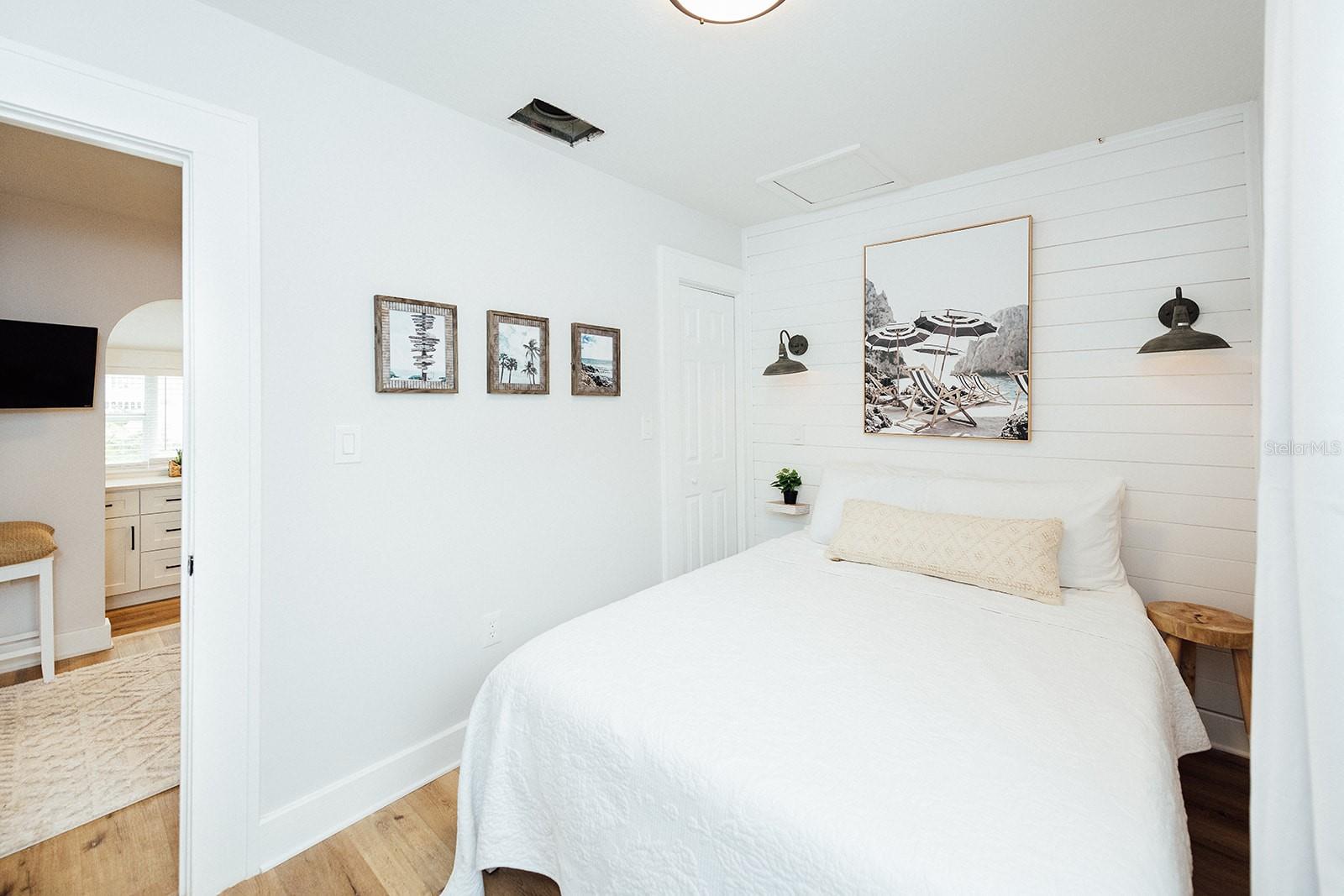 Image 15 of 41 For 809 10th Avenue N 7