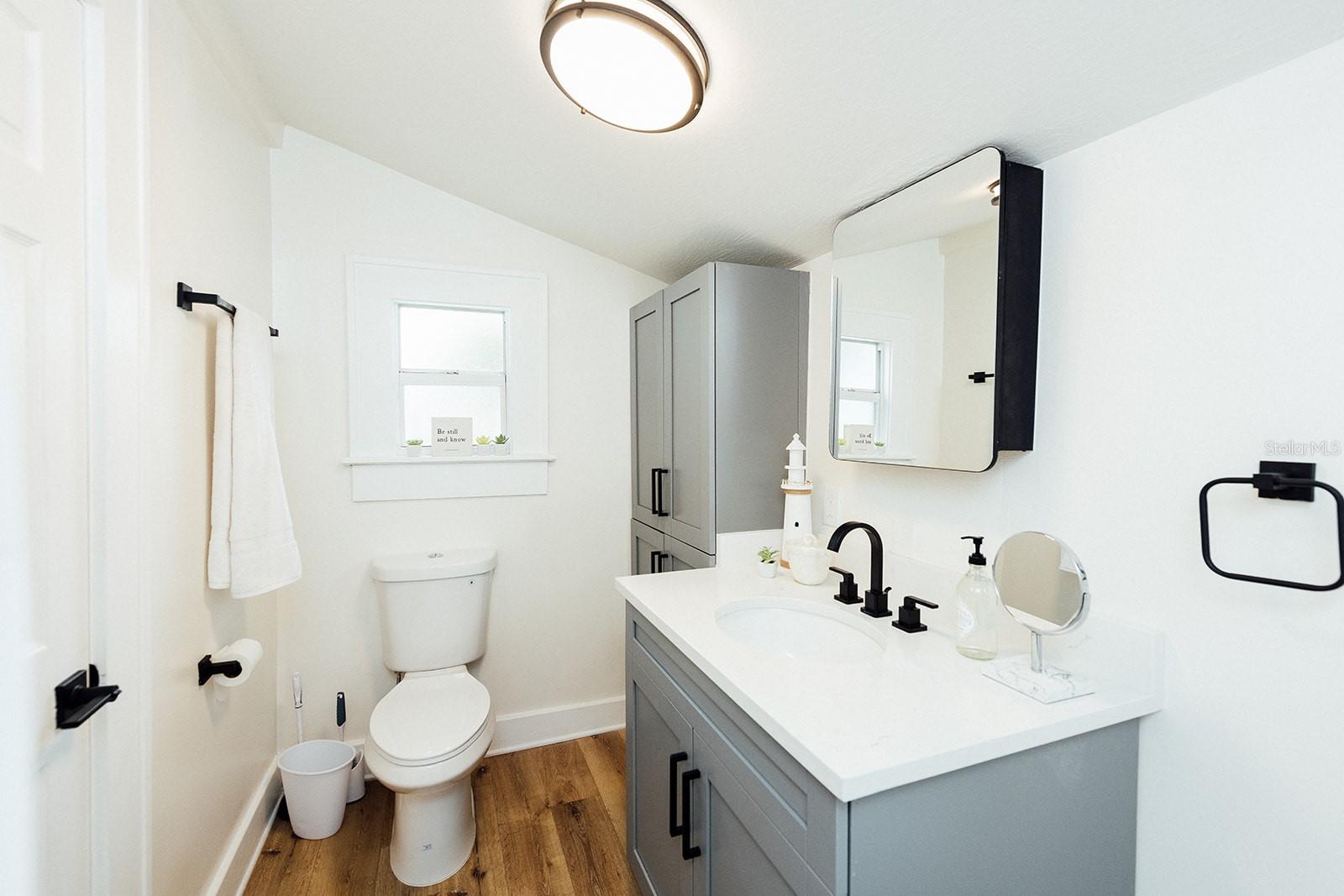 Image 18 of 41 For 809 10th Avenue N 7