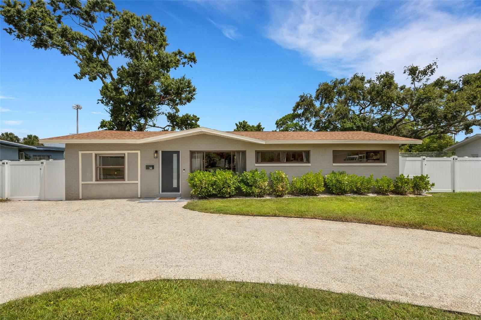 Image 3 of 45 For 381 Kingfish Drive Se