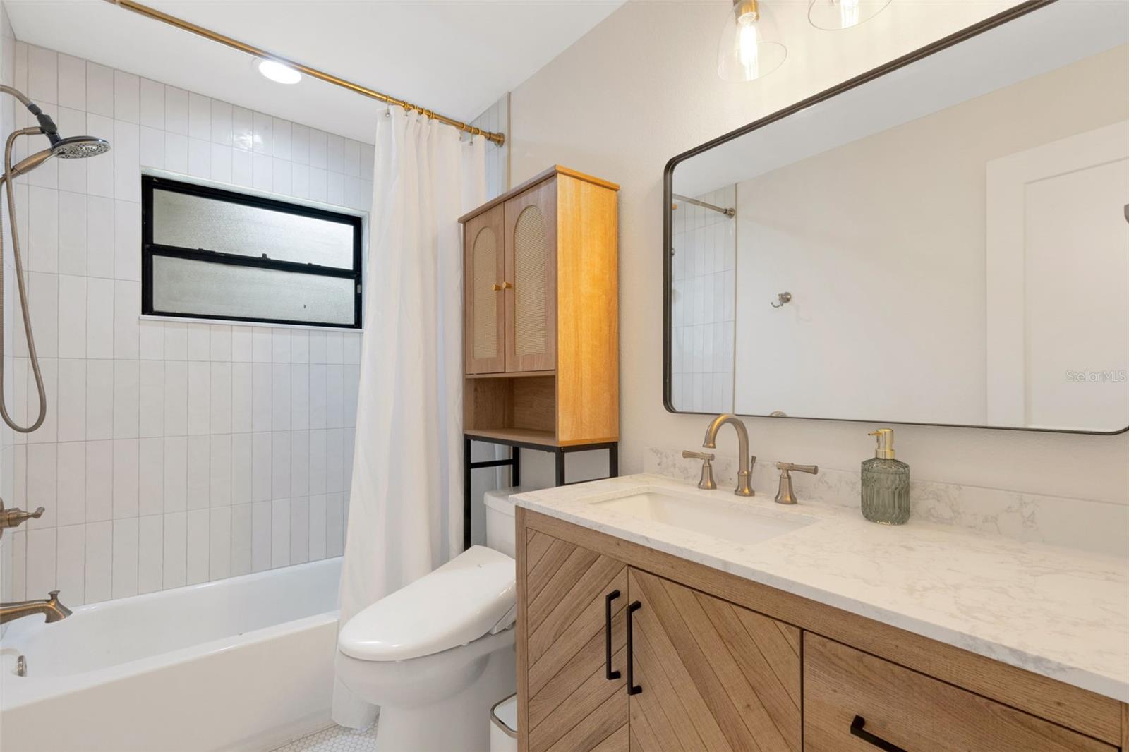 Image 30 of 45 For 381 Kingfish Drive Se